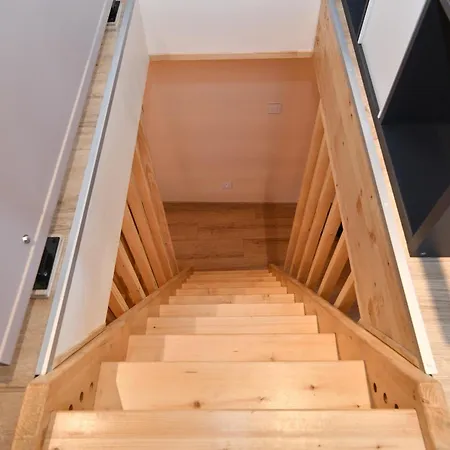 De La Petite Porte